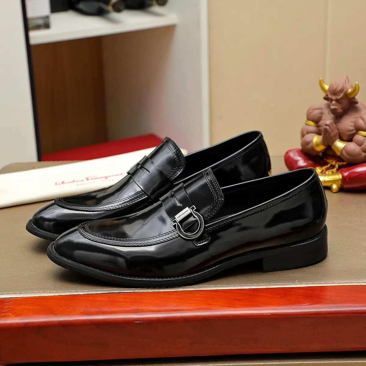 Men's shoes 💰460 Ferragamo [Ferragamo] top imported suit men's shoes 💯Original copy of the official website, product materials: selected imported embossed calfskin + luxury hardware buckle accessories ~ imported water-dyed cow 🐂 leather lining. Strong three-dimensional visual effect, original combination outsole, multiple colors available😘 Size: 39-44 (38.45.46. Customized)